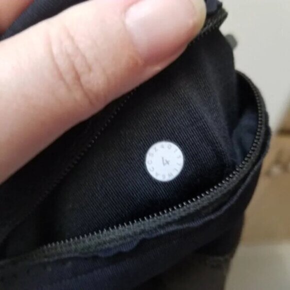 Lululemon Smooth Stride Crop Dark Olive / Black 4 - Picture 4 of 9